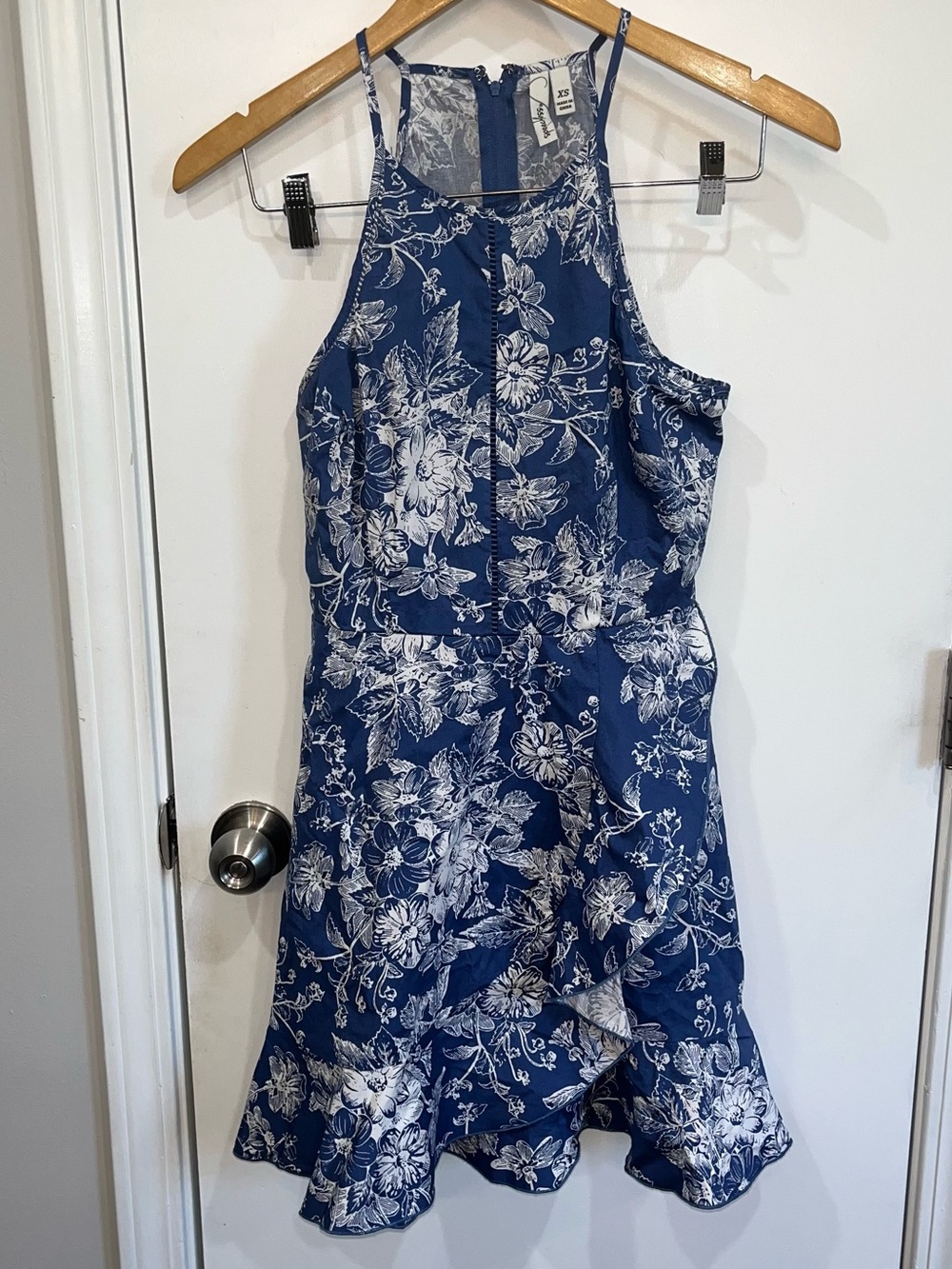 NWOT Speechless Size XS Floral Halter Ruffle Dress in Blue and White
